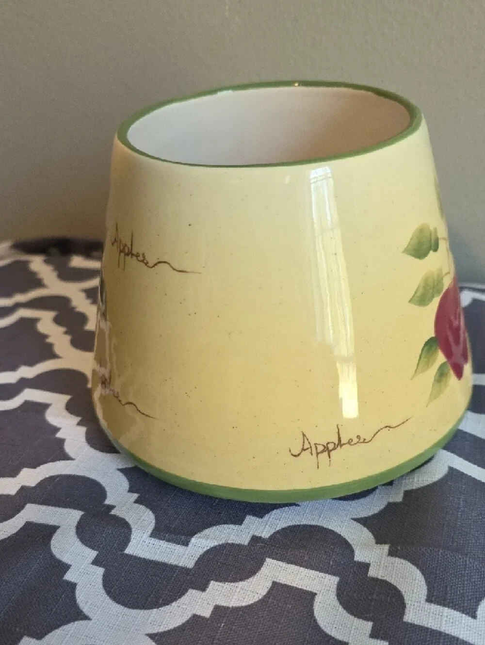Home Interiors Cream Ceramic Apple Orchard Collection Candle Topper
